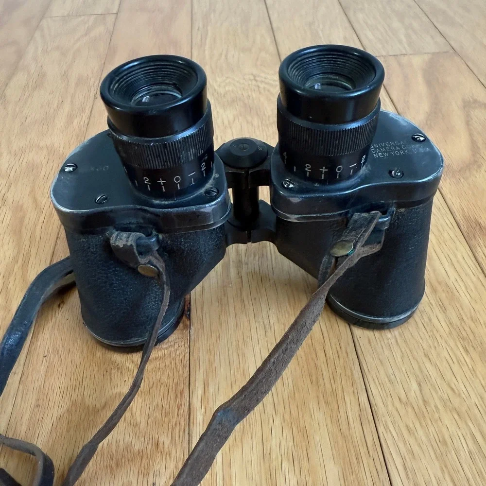 WWII Vintage Universal Camera Corp M17 Binoculars with Leather‎ Carrying Case